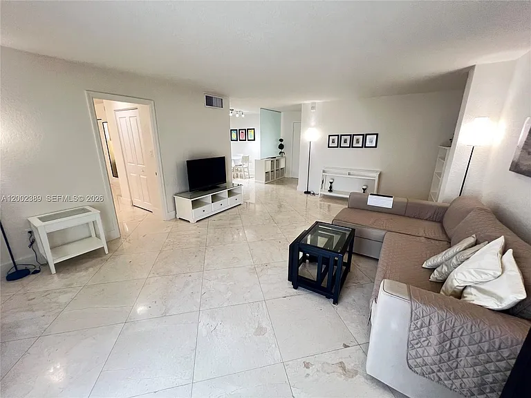 1750 James Ave #5D — Photo 10