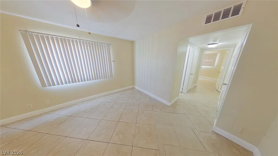 512 N Circle Dr — Photo 2