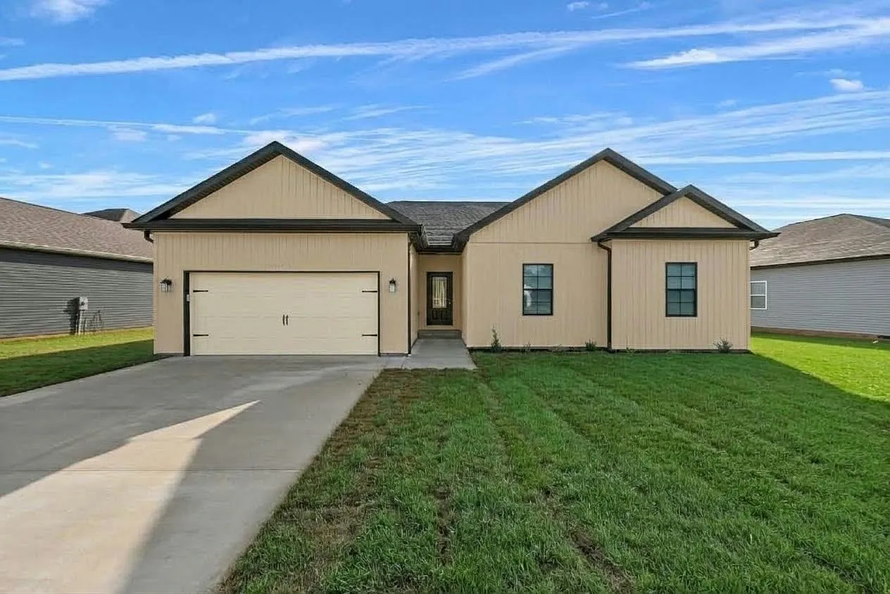 4 bed, 1631 sqft, $2,000 — Photo 1