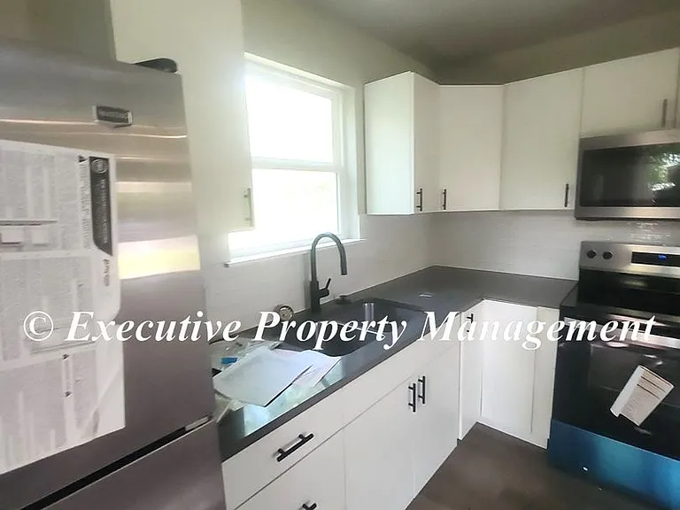 504 W Avenue A — Photo 7
