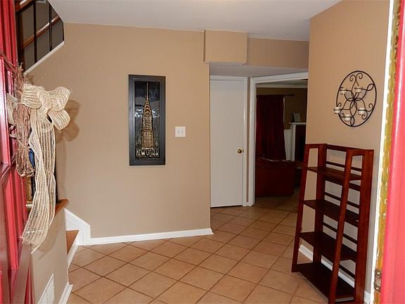 2nd image of 2104 Nancy Cir SE