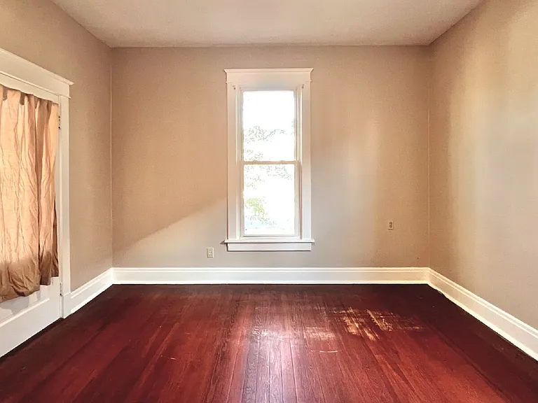 207 N Oak St #B — Photo 2