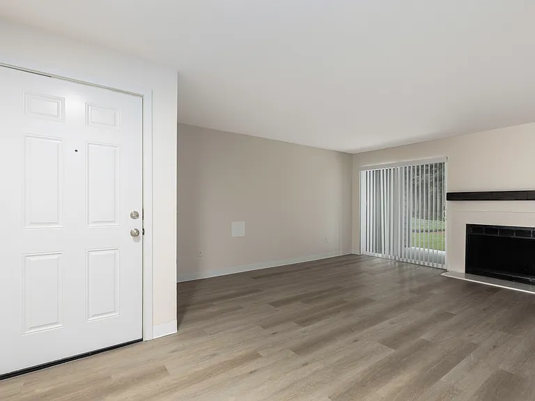 Westhampton Apartments — Photo 13