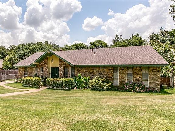 2nd image of 606 Parkwood Cir