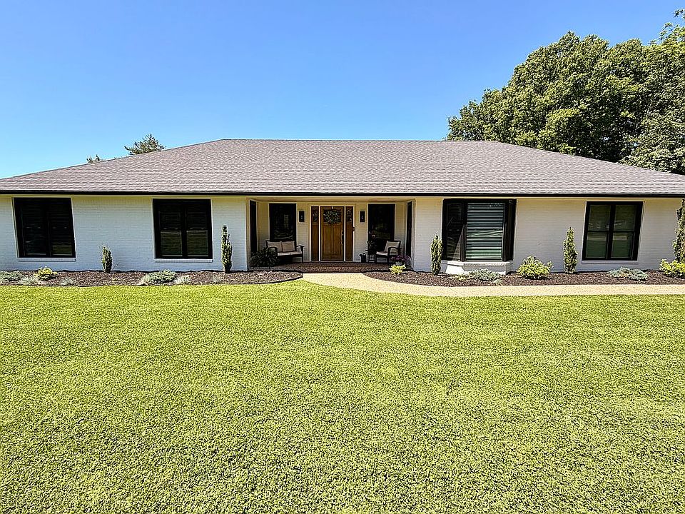 1st image of 104 S Ruth Ln