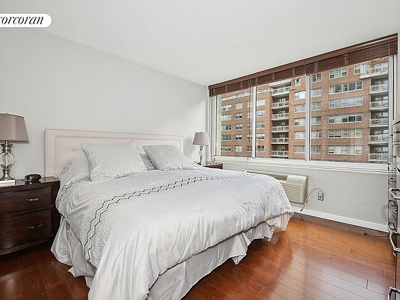 3rd image of 353 E 72nd St APT 10C