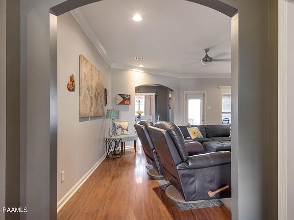 4th image of 105 Troubadore Dr