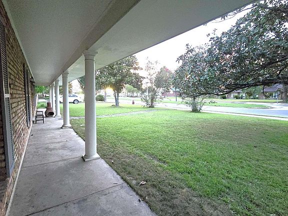 5th image of 1745 Sherwood Forest Blvd