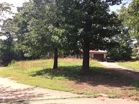 3rd image of 273 Oldcastle Ln