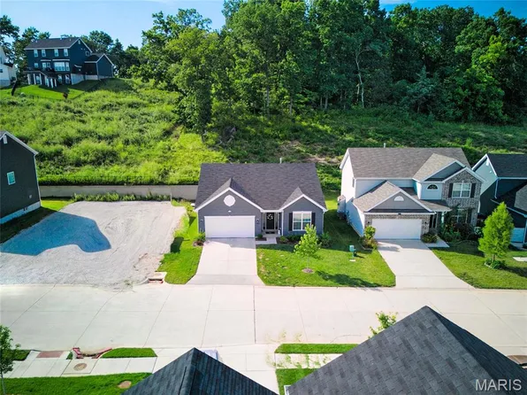 1207 Winding Bluffs Way, Fenton, MO 63026