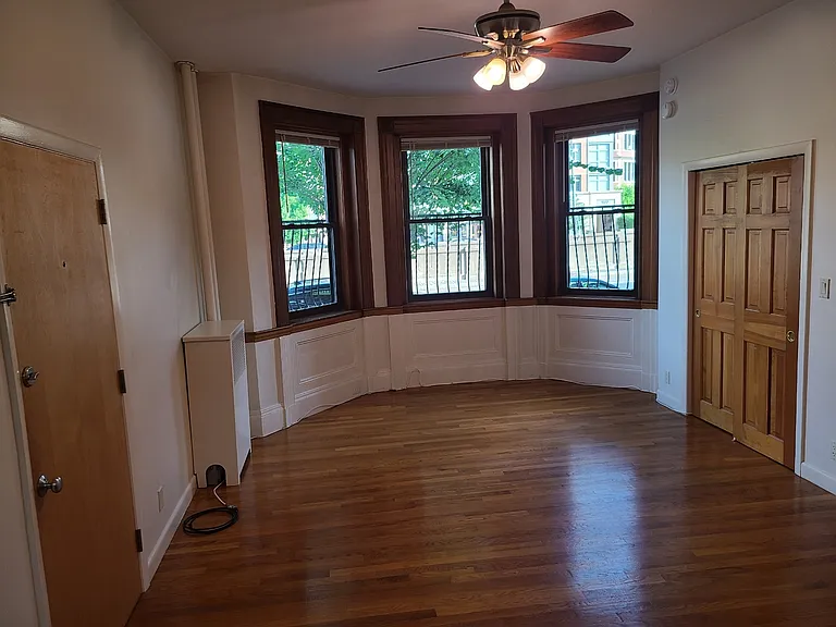 907 Beacon St #3 — Photo 2