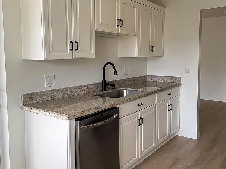 1110 Bel Air Dr — Photo 5