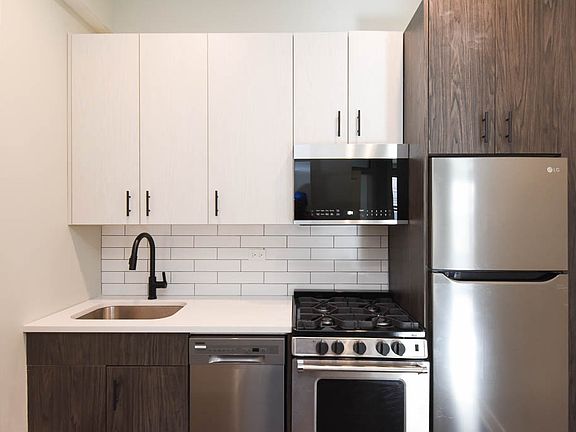 2nd image of 2957 N Milwaukee Ave #2S