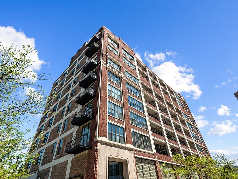 1st image of 320 E 21st St Unit 205