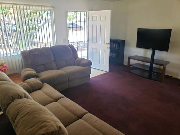 4th image of 10735 Hemlock Ave