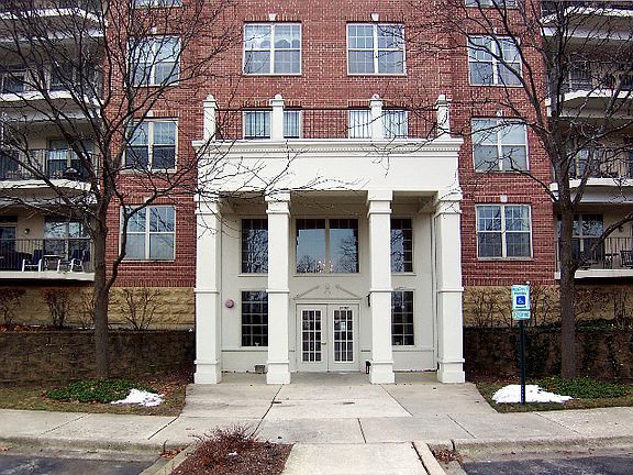 2nd image of 3100 Town Square Dr Unit 304