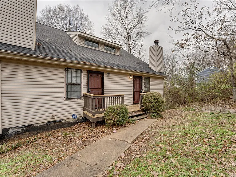 2115 Elder St — Photo 3