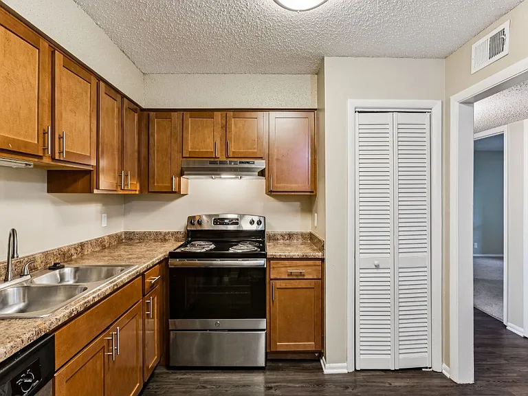 Ashford Place Apartments — Photo 12