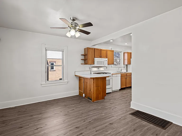 2058 S Corona St — Photo 8