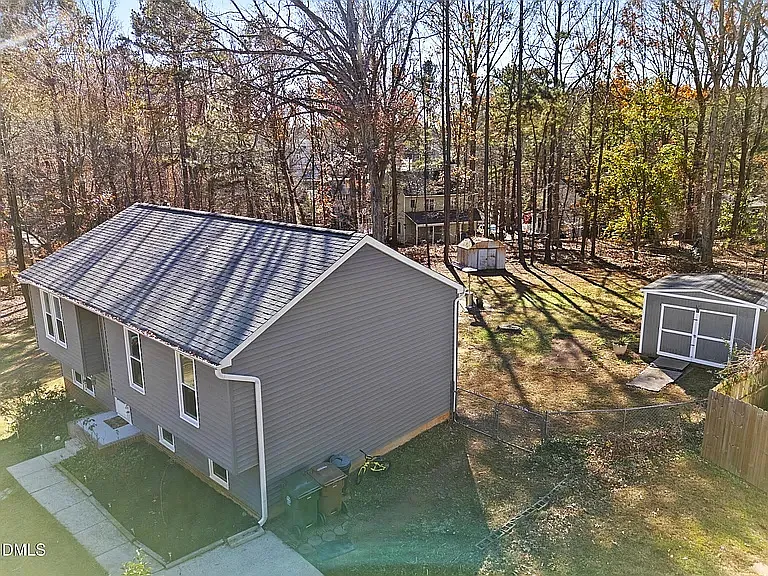 114 Hilary Pl — Photo 2