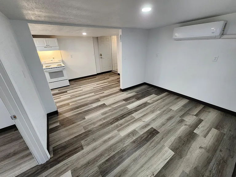 1309 N Main St #D — Photo 5