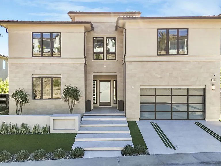20306 W Willoughby Ln — Photo 3