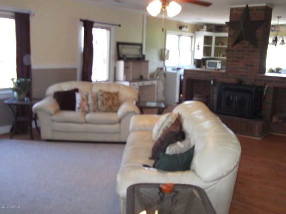 3rd image of 1094 Huffmantown Road