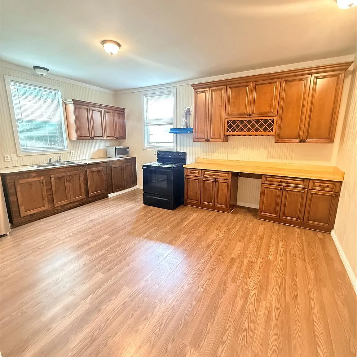 2 bed, 1.0 bath, 896 sqft, $1,100 — Photo 3