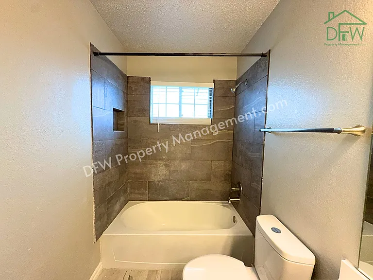 704 Inglewood Trl — Photo 22