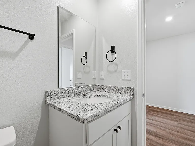 136 Pfitzer Ct — Photo 8