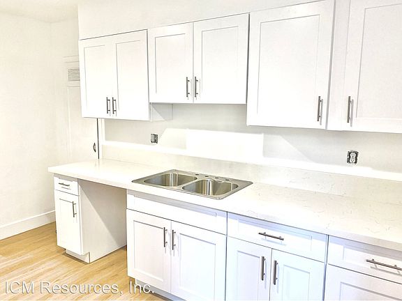 2nd image of 1627 Amberwood Dr APT B