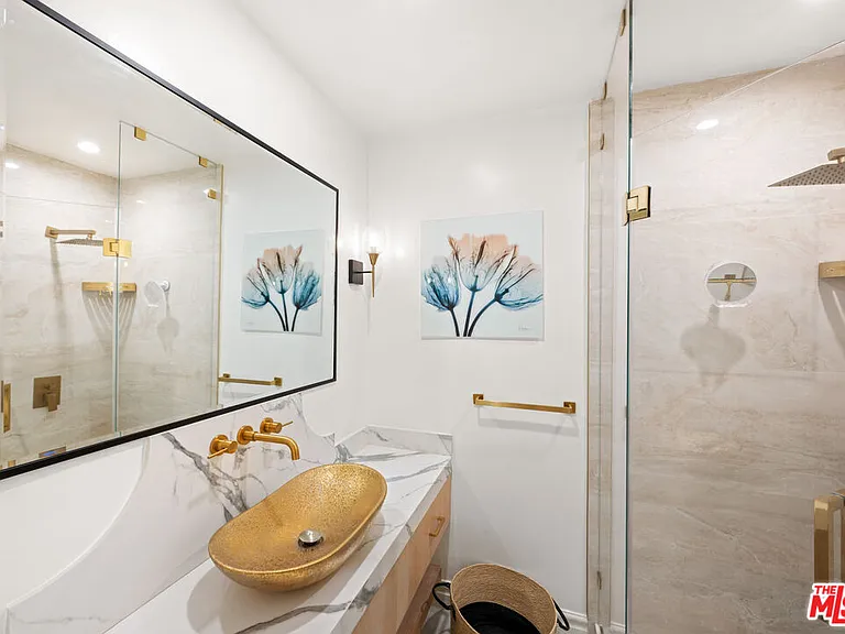451 S Barrington Ave #302 — Photo 14