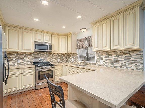 5th image of 4095 Fruit St #514