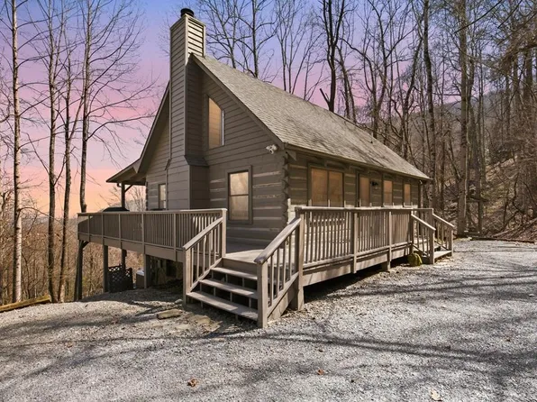 304 Ridge Cir, Blue Ridge, GA 30513