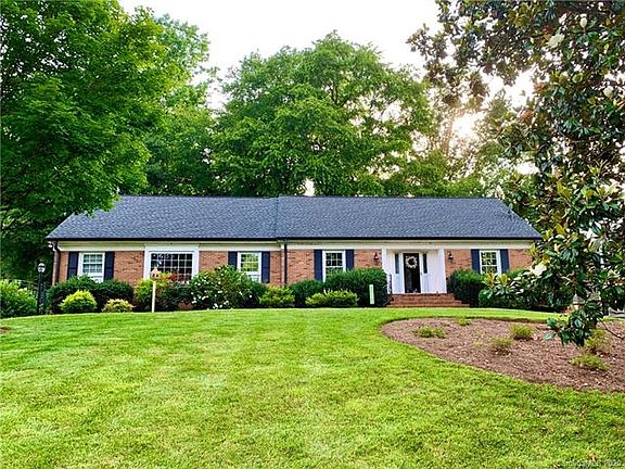 3rd image of 831 McCall Ct