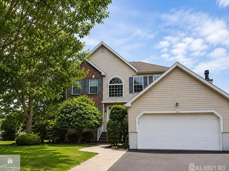13 Airdale Dr — Photo 1