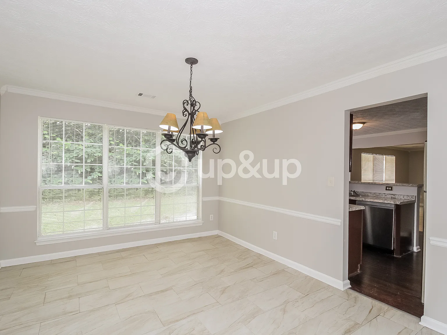 4 bed, 2.5 bath, 2294 sqft, $2,110 — Photo 4