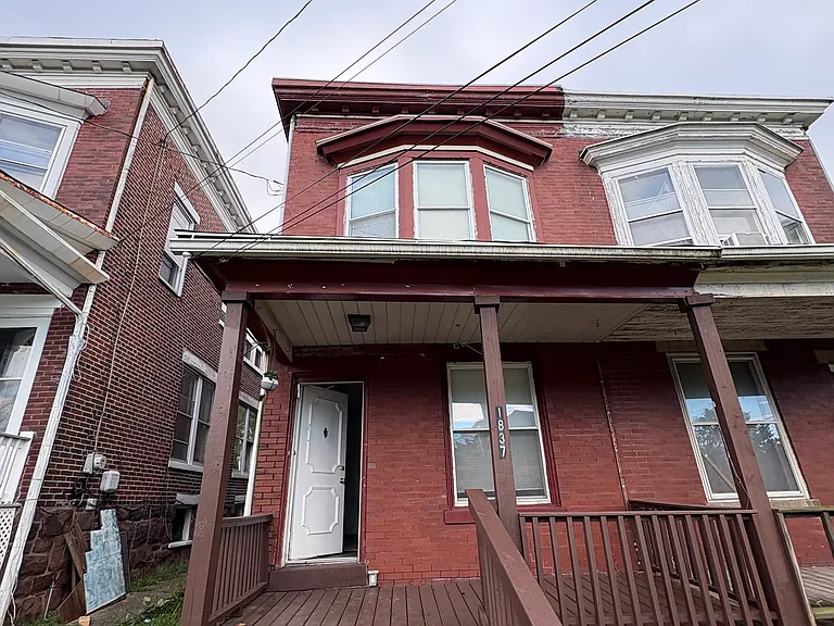 1837 Spencer St — Photo 8