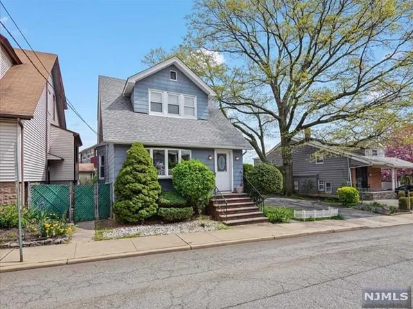 25 Garden Pl, Edgewater, NJ 07020