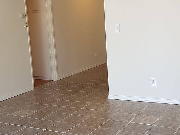 4th image of 808 Garnet St #A