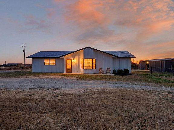 2nd image of 3750 Dennis Rd