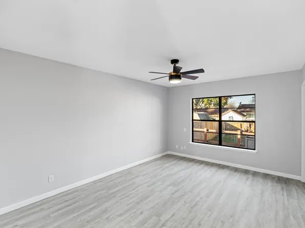 5923 Hidden Dale St, San Antonio, TX 78250