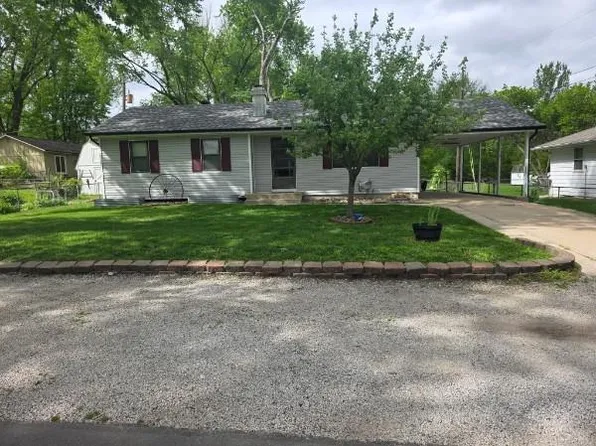128 SW 18th St, Oak Grove, MO 64075