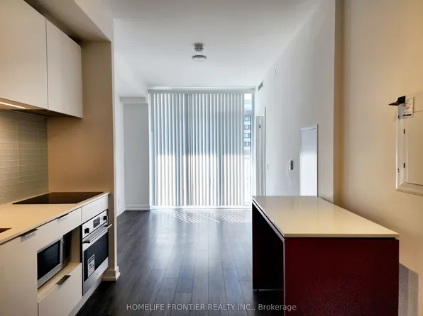 33 Helendale Ave #717, Toronto, ON M4R 0A4