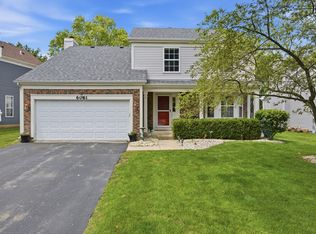 6061 Golfview Dr, Gurnee, IL 60031