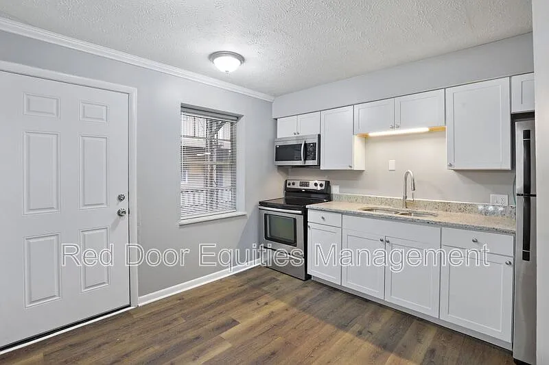Building Photo - 123 W Walnut St #N