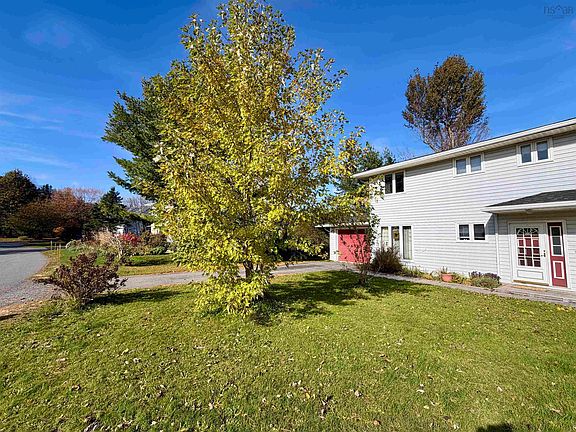3rd image of 90 Arbor Drive Ext