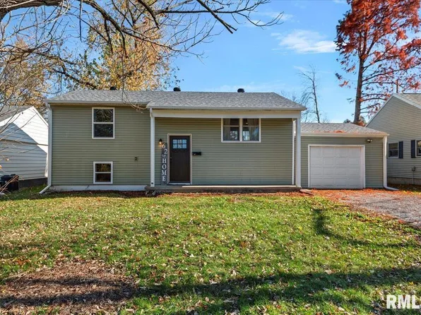 62 Churchill Dr, Chatham, IL 62629
