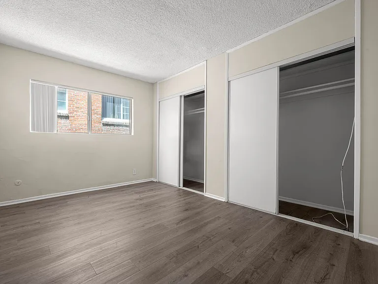 523 S Mariposa — Photo 9