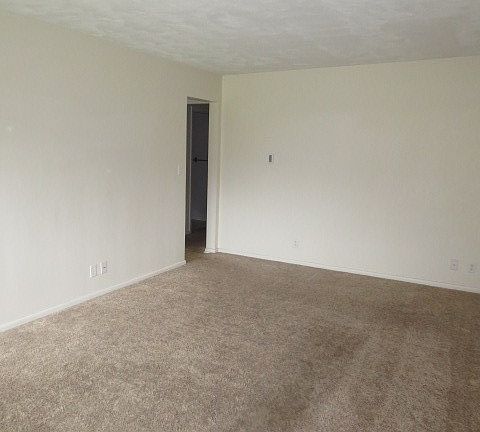 4th image of 1683-89 Anglewood Dr